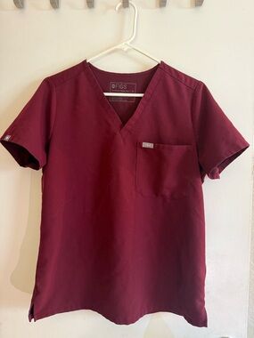 Figs Women’s V-Neck Top in Burgundy M